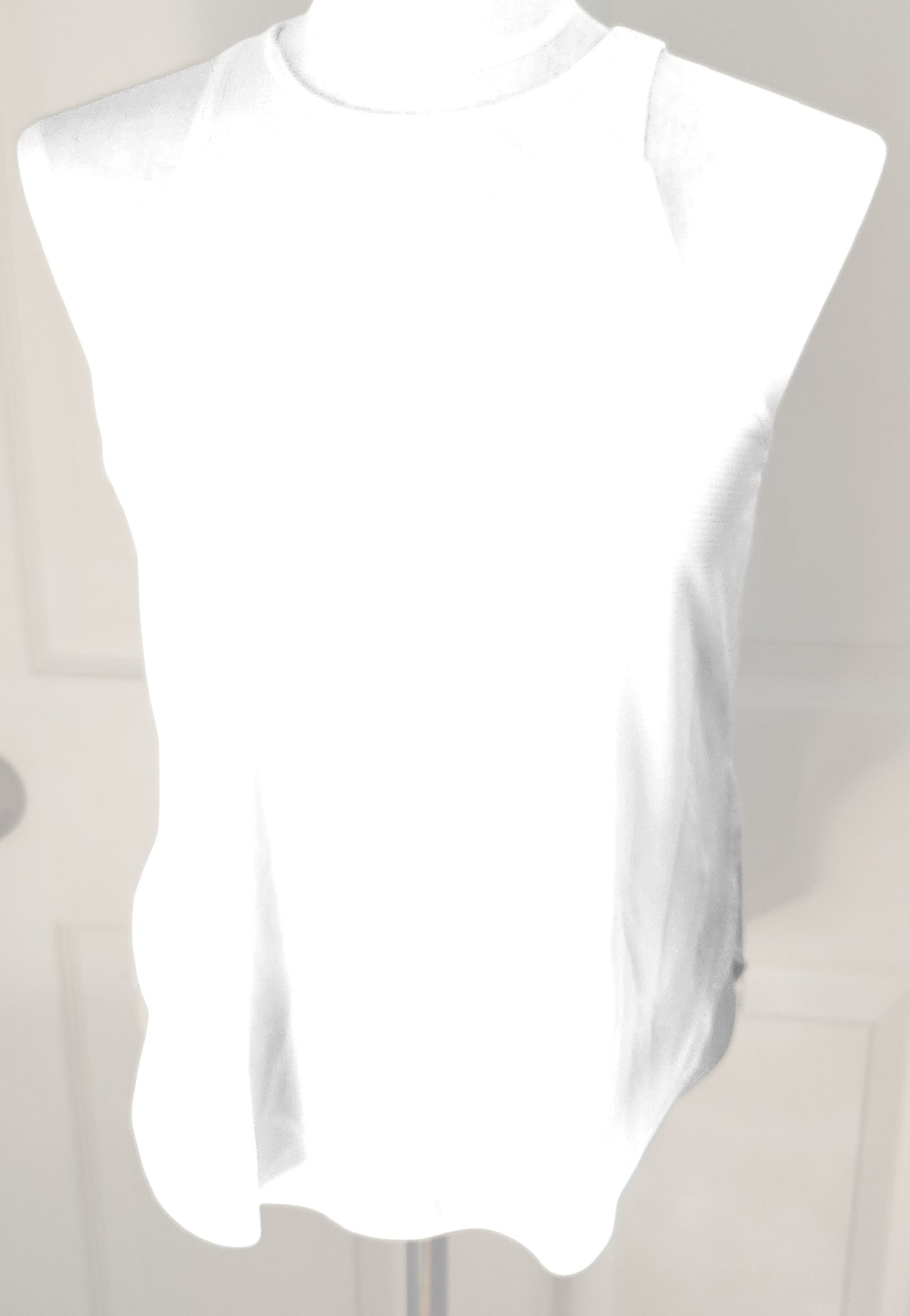 Fabletics White Cashel Cropped Swing Tank Top - Size Small