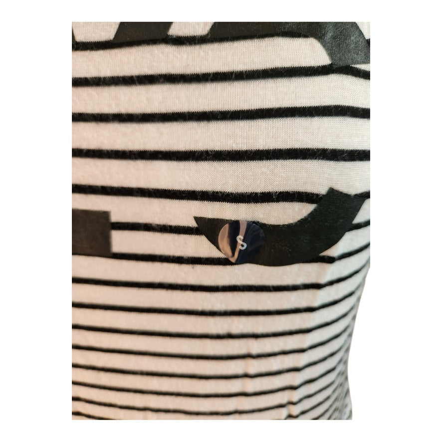 Beautiful Abercrombie & Fitch Navy Blue and White T-Shirt - Size Small